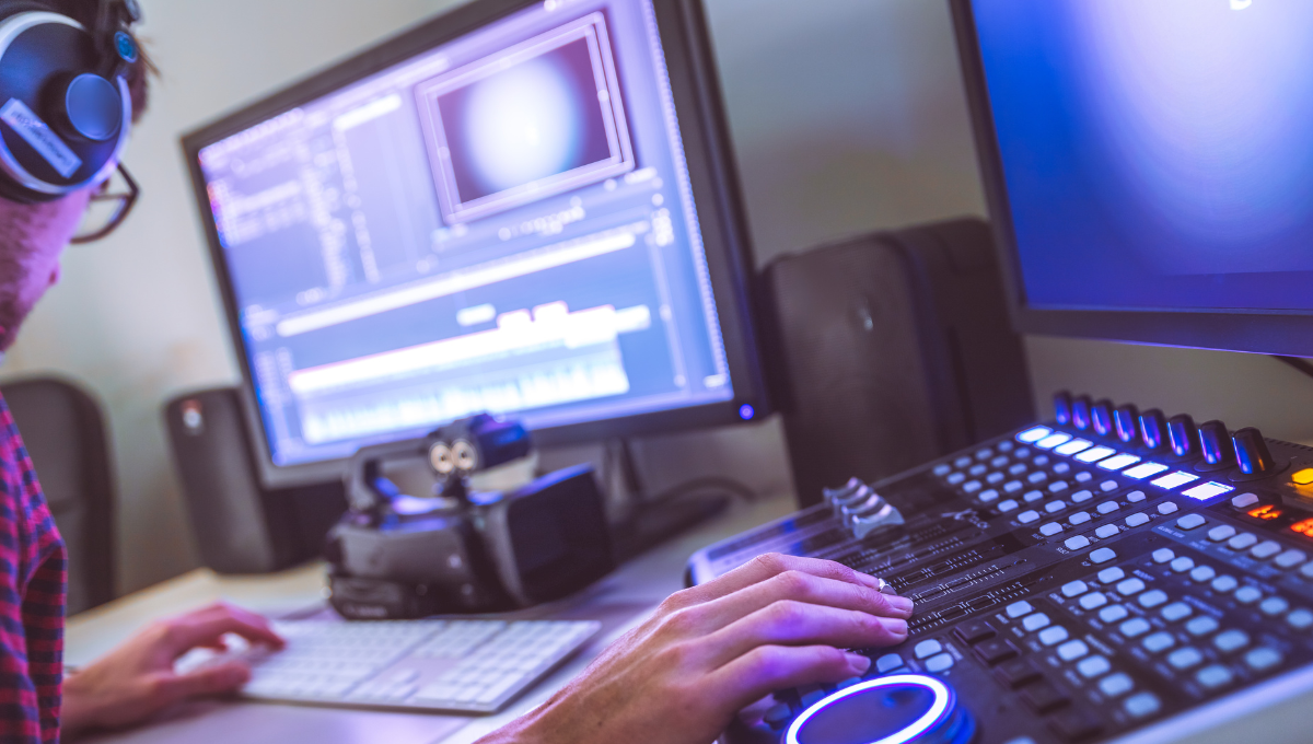 Postproduction sur logiciel de montage, étape clé pour comprendre comment faire une vidéo professionnelle.